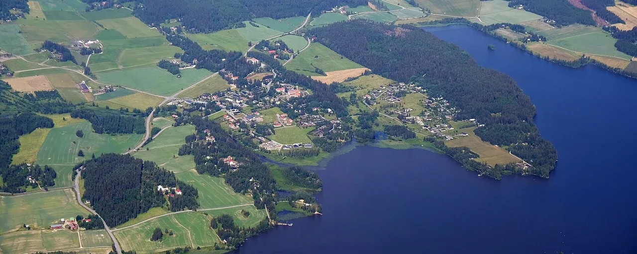 Ilmakuva Vesilahden Narvasta: järviä, peltoja, metsää ja asutusta. Ilmakuva Vesilahden Narvasta: järviä, peltoja, metsää ja asutusta.